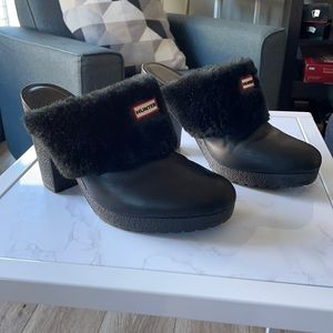 Hunter sheepskin lined healed clogs